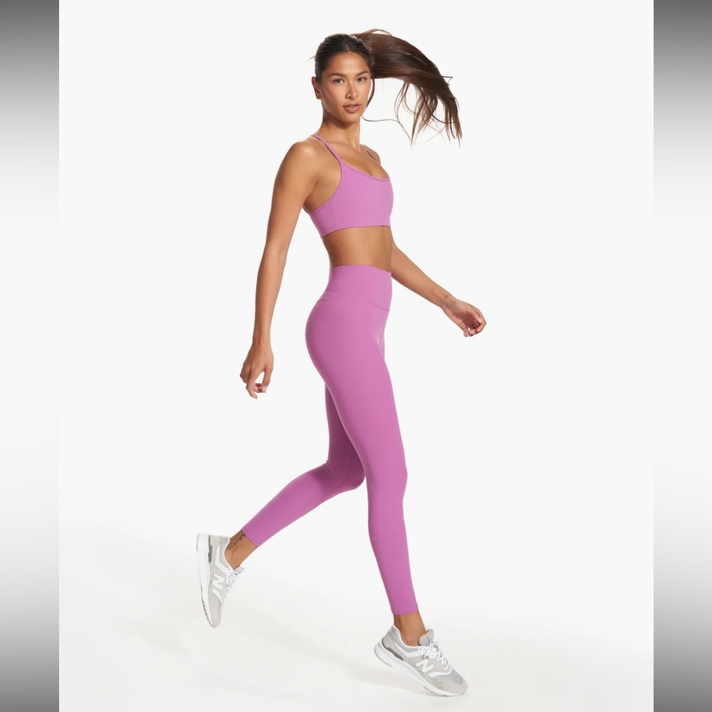 Vuori NWT Vuori AllTheFeels™ Legging size small pink purple 💟